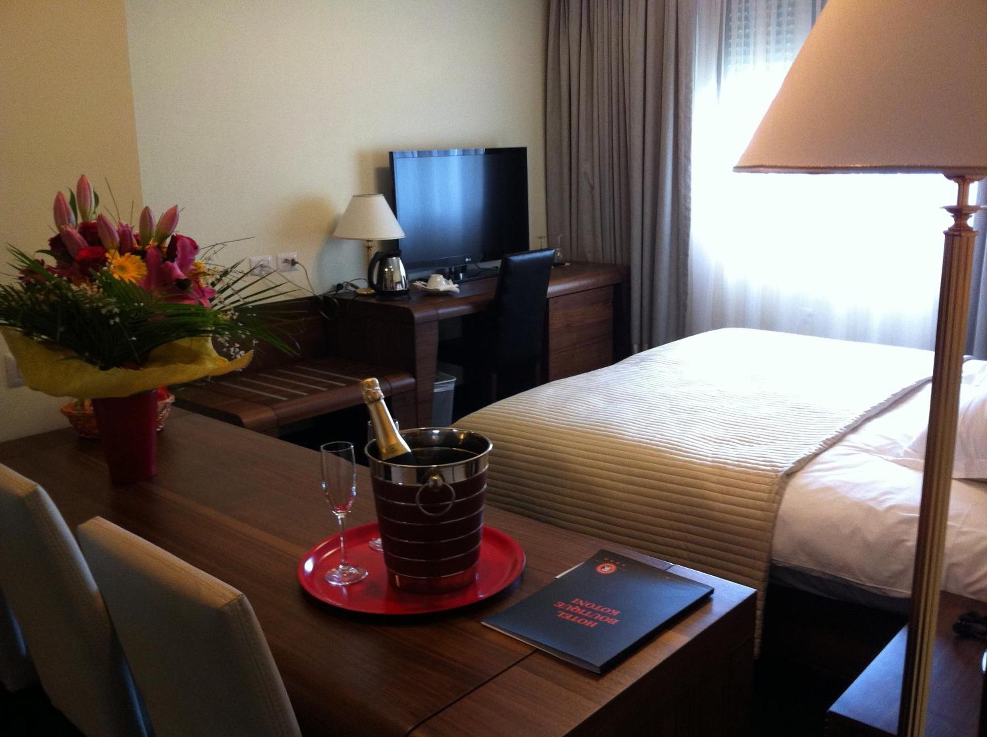 Boutique Hotel Kotoni ติรานา ภายนอก รูปภาพ