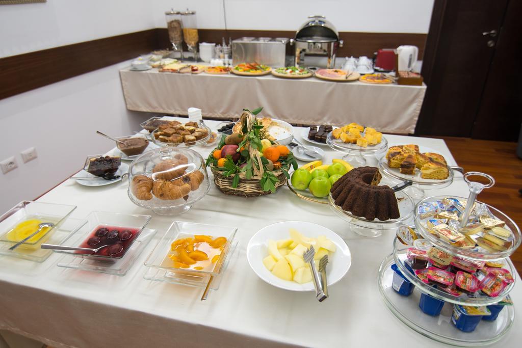 Boutique Hotel Kotoni ติรานา ภายนอก รูปภาพ