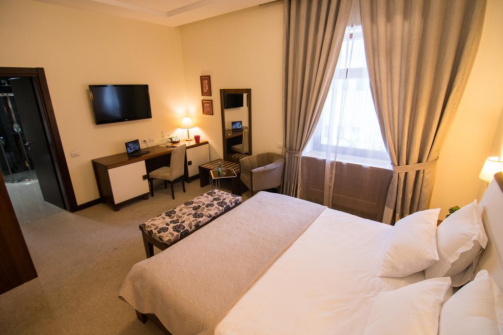 Boutique Hotel Kotoni ติรานา ภายนอก รูปภาพ