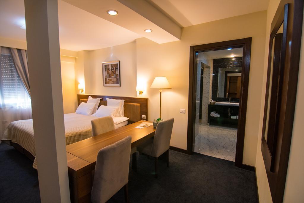 Boutique Hotel Kotoni ติรานา ภายนอก รูปภาพ